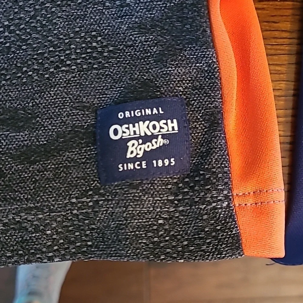 💥3for$12💥 Oshkosh boys long-sleeved shirt size 8